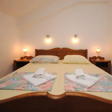 Art Maisonette