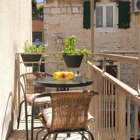 Art Maisonette Split
